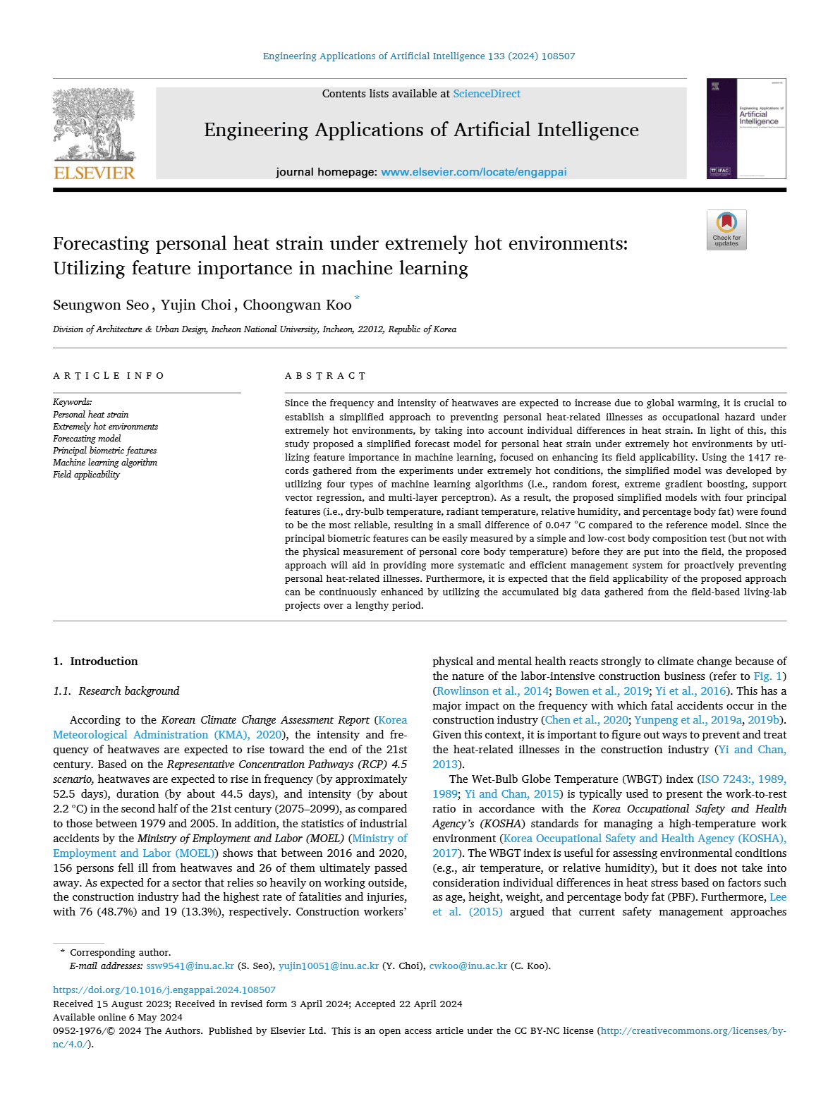 Forecasting personal heat strain under extremely hot environments: Utilizing feature importance in machine learning
